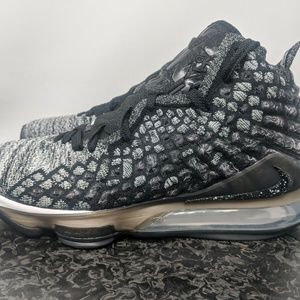 Men's Nike Lebron 17 "Ash" (SIze 14)